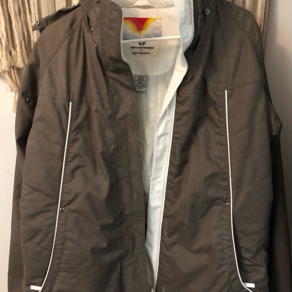 Women’s snowboarding jacket